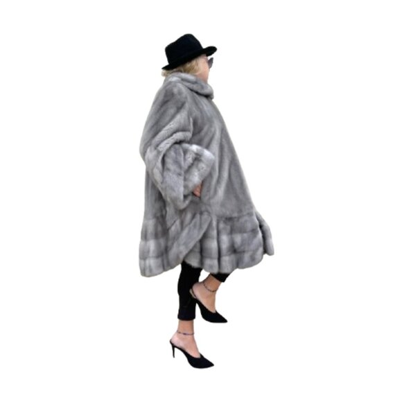 Cionili 1976 Silverblue Iris mink Mint condition Coat $7000 - Picture 5 of 16